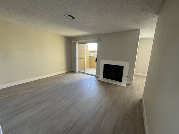 $1,575 / 1br - 725ft2 - Pet-Friendly + Pool + Gym – Everything You Need at Breakers Apts (Las Vegas)63859497829123124