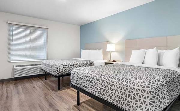 Low weekly and monthly rates, 4 miles from RV Hall of Fame & Museum 1