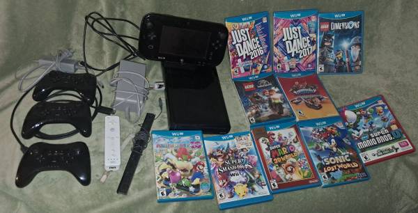 Nintendo WII U, Tablet, 3 controllers, 10+ games Mario Zelda Sonic 1