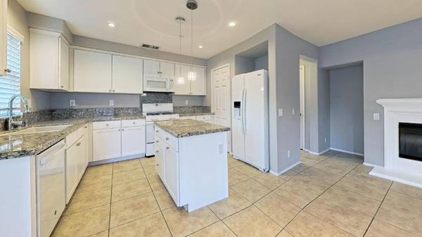 Luxurious 2 Bed/2.5 Bath Townhouse in Ladera Ranch - $3650/mo 1