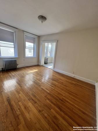 $2,100 / 1br - ** 1 Mes GRATIS ** SIN comisión ** Brighton 1 dormitorio incluye Calefacción y Agua Caliente. Mascotas permitidas (Brighton)64186292226690120