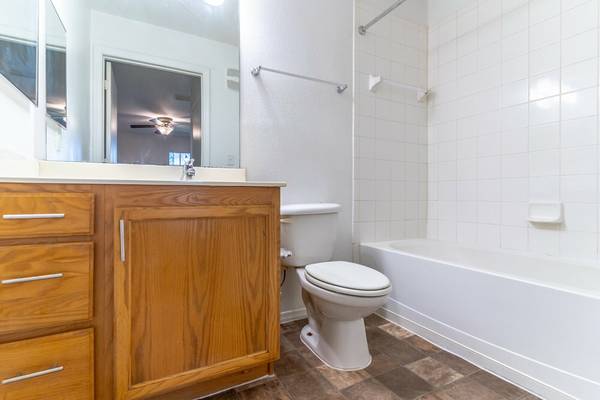 $1,149 / 2br - 923ft2 - Come Look and Lease, Walk In closets, Central AC (Lady Lake)63693484379779121