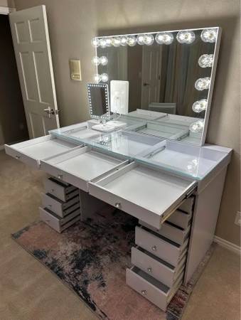 Makeup Vanity 1