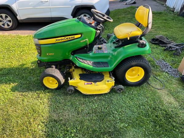 John Deere x360 w bagger blower 1