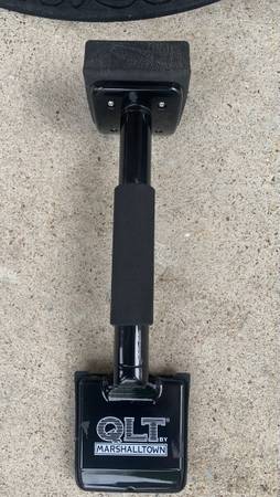 Marshalltown Carpet Knee Kicker QLT . Like new . Used one time. PU in Wylie . Ca 1