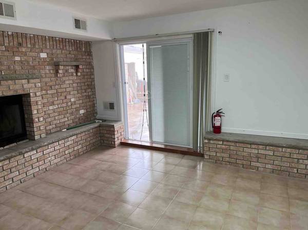 $1,300 / 1br - @ walk-in renovated 1bed/1bath Apt w/i "All Utilities/ Wi-Fi" incld.@ (New Springville, NY)64033291873793122
