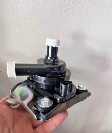2004-2009 prius inverter pump 1