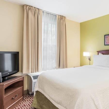 $369 / 1br - Apartment Alternative: Fully Furnished with a Kitchen (4650 Cornell Rd, Blue Ash, OH)63685944322947122