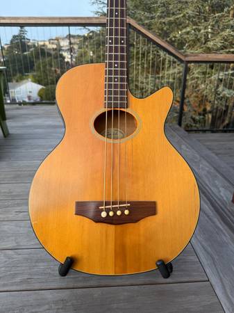 1993 Guild B4 Acoustic/Electric Bass (Shortscale) 1