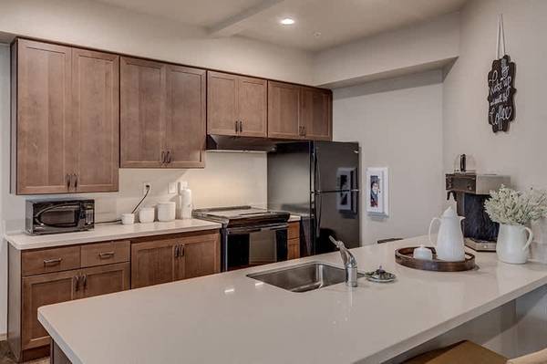 1bd 1ba, Large Kitchen, Close to Shopping and Hospital 1