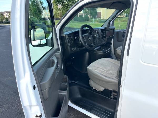 2017 Chevrolet express - Photo 14