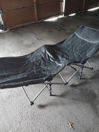 NICE like new Cot fold out 1