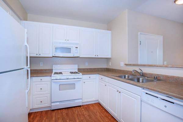 $3,117 / 3br - 1109ft2 - Beautiful Pool, All Appliances, & 6 Weeks Free (select units) (Chino)64028081826817120