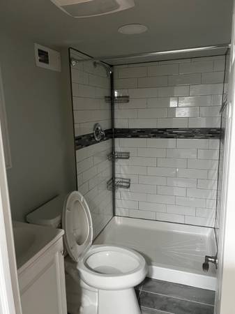 $850.00 / 4br - $850/900 Room for Rent (Private Bath) 2406 Wilkens Ave63694744770049122