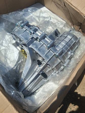 1999-2002 Chevrolet, GMC Transfer case Brand New 1