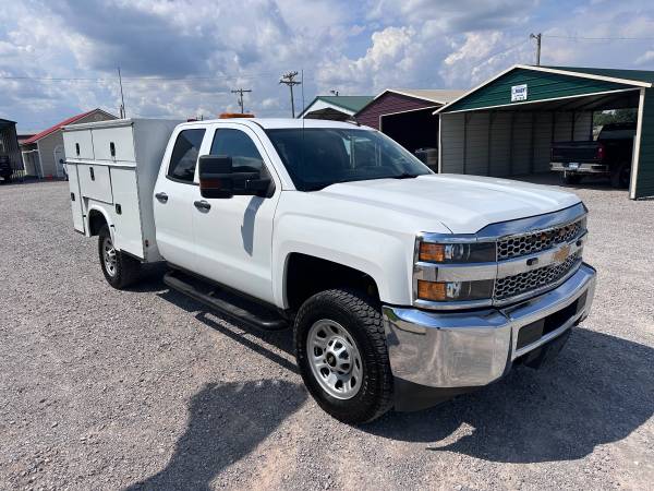 2019 CHEVROLET 2500 CABINA DOBLE GASOLINA CON CAMA DE SERVICIO KNAPHEIDE *MUY LIMPIO - $24,900 (NOBLE)63470243843715122