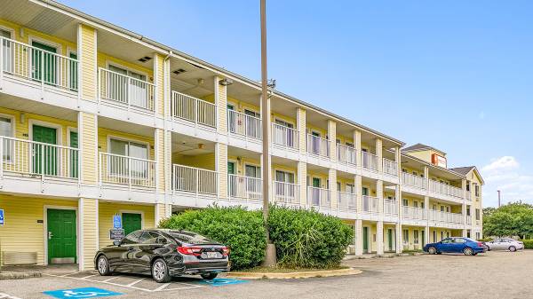 Siegel Rewards Program, Free Parking, Microwave 1