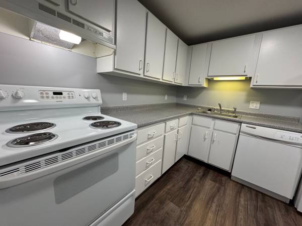 $1,861 / 2br - 875ft2 - No fumar - Dos habitaciones con patio - Cruce la línea de meta hoy (Milford, NH)63656278716547124