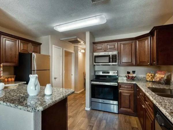 Modern 1 BR with Resort-Style Amenities - Unbeatable Rental Rat 1