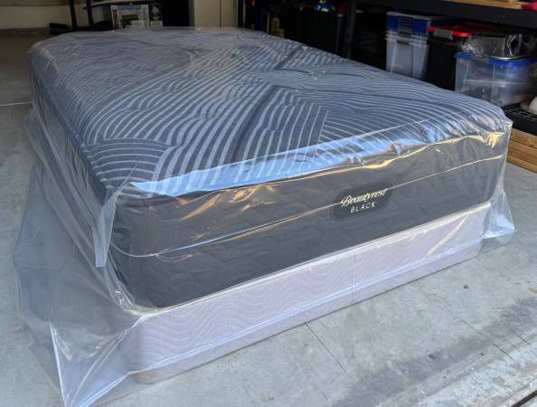 FLOOR MODEL full size Beautyrest Black 1