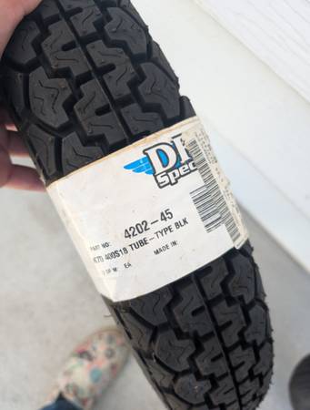 Neumático vintage de motocicleta sin usar – Dunlop 18" - $60 (Vancouver)63471431392899122