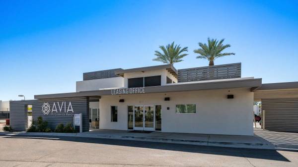 $1,582 / 2br - 1013ft2 - Four Outdoor Pools, Pets Welcome, Loads of Upgrades64024995666562122