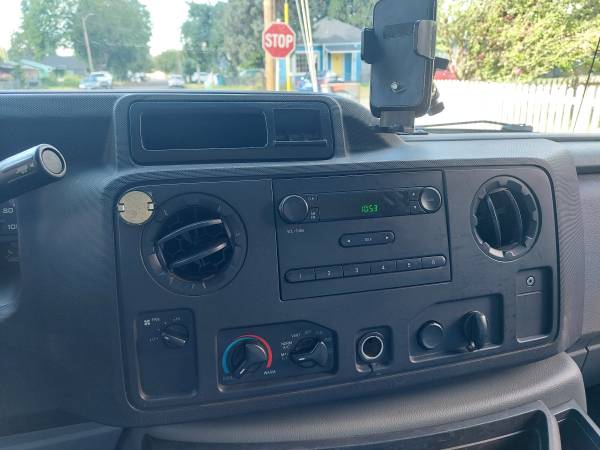 2015 Ford E450 14ft - Photo 3