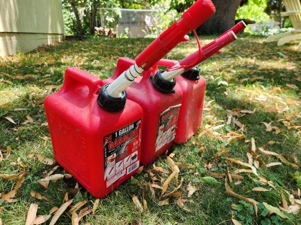 One gallon gas can plastic container 3 total 1 gallon gas cans 1