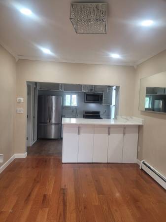 $2,200 / 2br - 520ft2 - Cozy Staten island house for rent (Rosebank)63912044537475120