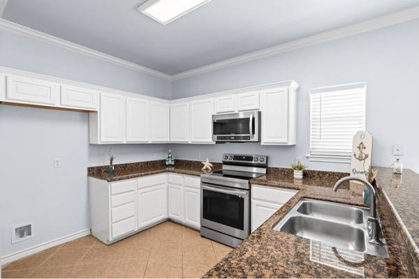 $2600.00 / 3br - 1800ft2 - Remodeled 3-Bed Townhouse on Padre Island – 2 Minutes from the Beach!64036542862978121