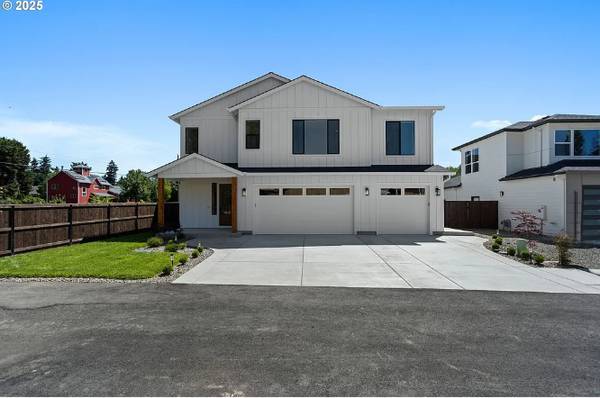 $899,900 / 6br - 3148ft2 - Multigenerational Living | Modern Home, ADU, Lakeview, 3 Garages! (Vancouver)63736185273603120