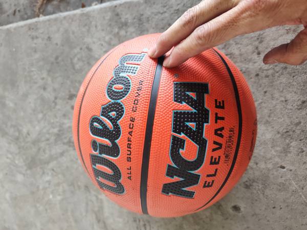 Wilson NCAA elevate 1