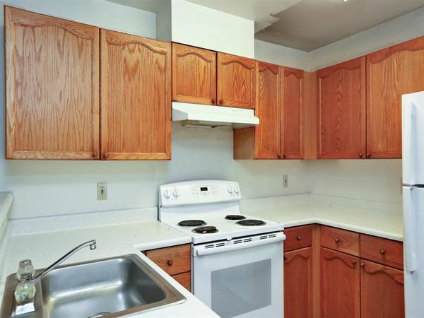 $1,744 / 4br - 1356ft2 - Basketball Court, Patio/Balcony, Wall-to-Wall carpet (355 Meadowbrook Ct, Bellingham, WA)63935190716674123