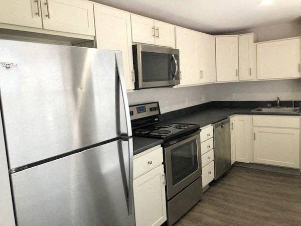 $2,325 / 2br - 1125ft2 - Open Floor Plan, 24/7 Emergency Maintenance, Plank Flooring (180 Woodbury St, Manchester, NH)63931788838915120