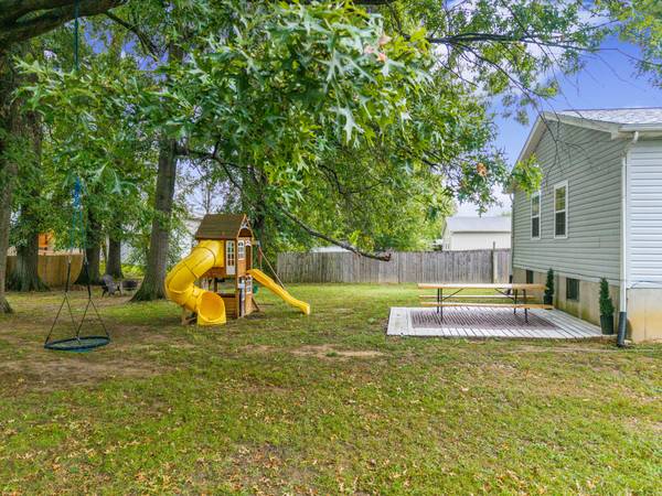 $249,900 / 3br - 2351ft2 - 3817 Carver Street (New Albany)64008827788035122