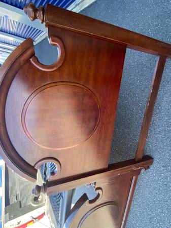 Vintage Twin Bed Headboard And Footboard - $60 (Dawsonville)63470456008961121