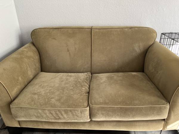Free loveseat 1