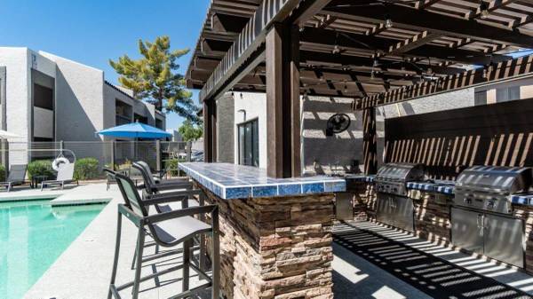 $1,517 / 1br - 700ft2 - New Upgrades Throughout! 1 BR 1 BA 700 SF  Call Today (Scottsdale)64024992635265122