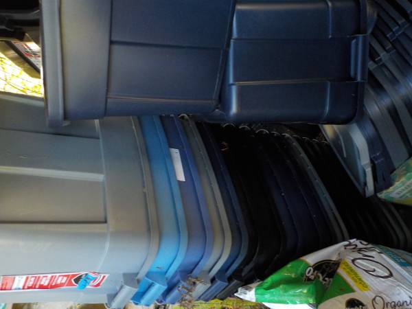Rubbermaid storage  18 gal tote 1