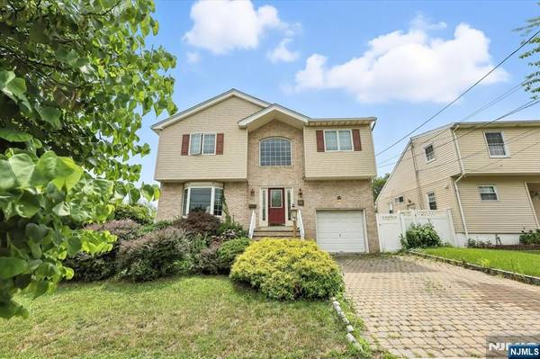 Make your dream a reality... Home in Lodi. 5 Beds, 3 Baths 1