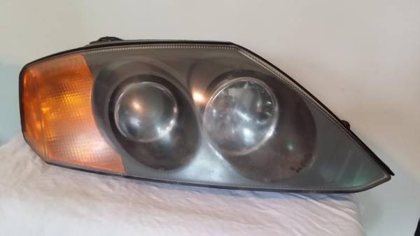 03-04 Hyundai Tiburon Headlight 1