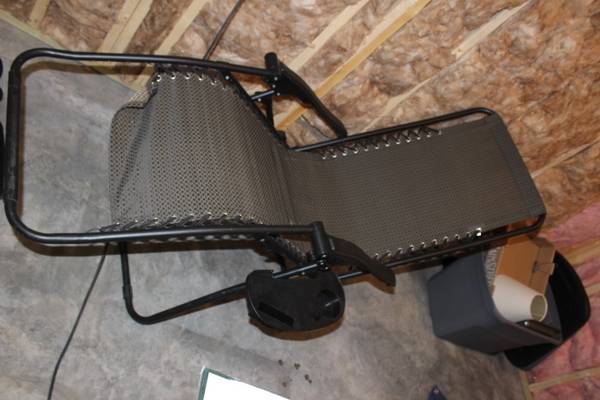 Free Zero Gravity Chair - Works but Needs TLC 1