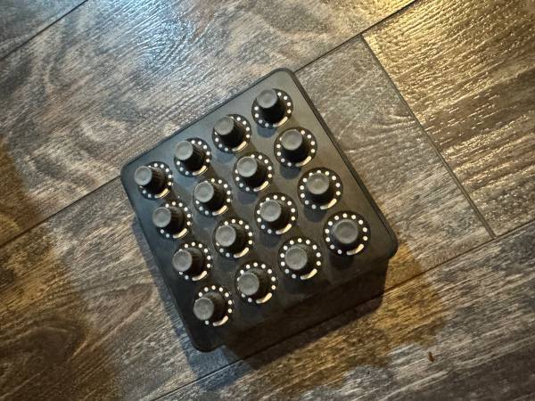 DJ Tech Tools Midifighter twister 1