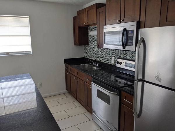 $1,195 / 2br - 700ft2 - 2805 Evelyn Av. 2/1 (Panama City)63910445621378121