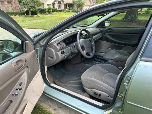 Sedán Chrysler Touring 2006 - $2,700 (Martinsville)63621976170881124