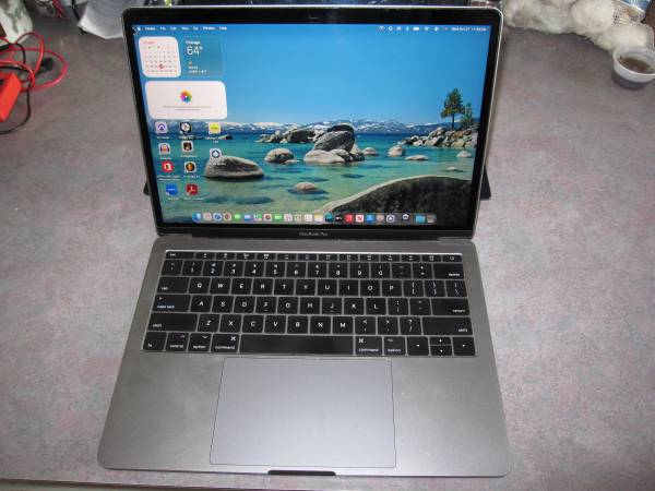 2017 Apple Macbook Pro 13" laptop Intel i5@2.3Ghz 8GB 256G HD Tahoe 1