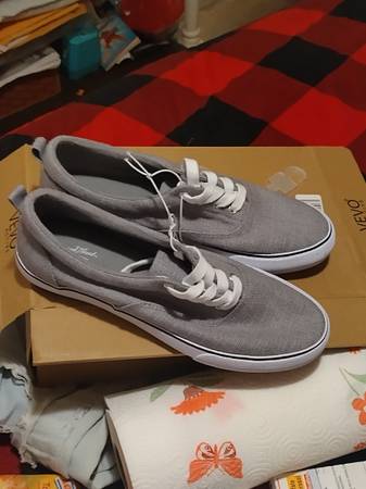 Universal thread shoes 1