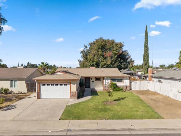 🏡Updated 3BR/2BA Clovis Home with Large Backyard🏡 1