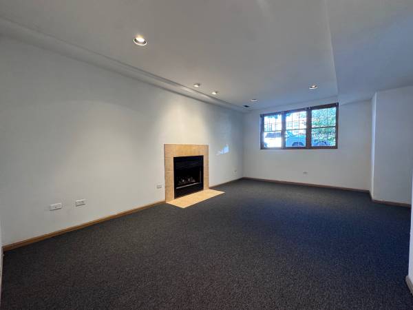 $1,950 / 2br - WICKER PARK: MASSIVE 2 BED 1 BATH S/S D/W DINING FIREPLACE HEAT INC (Wicker Park)63898600812674120
