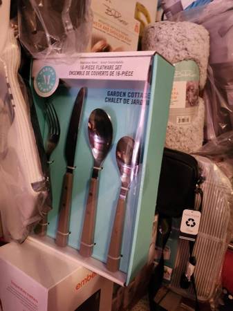 Flatware stainless steel 16 pc. Martha Stewart 1